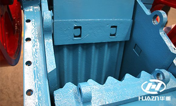 颚式破碎机颚板撞击